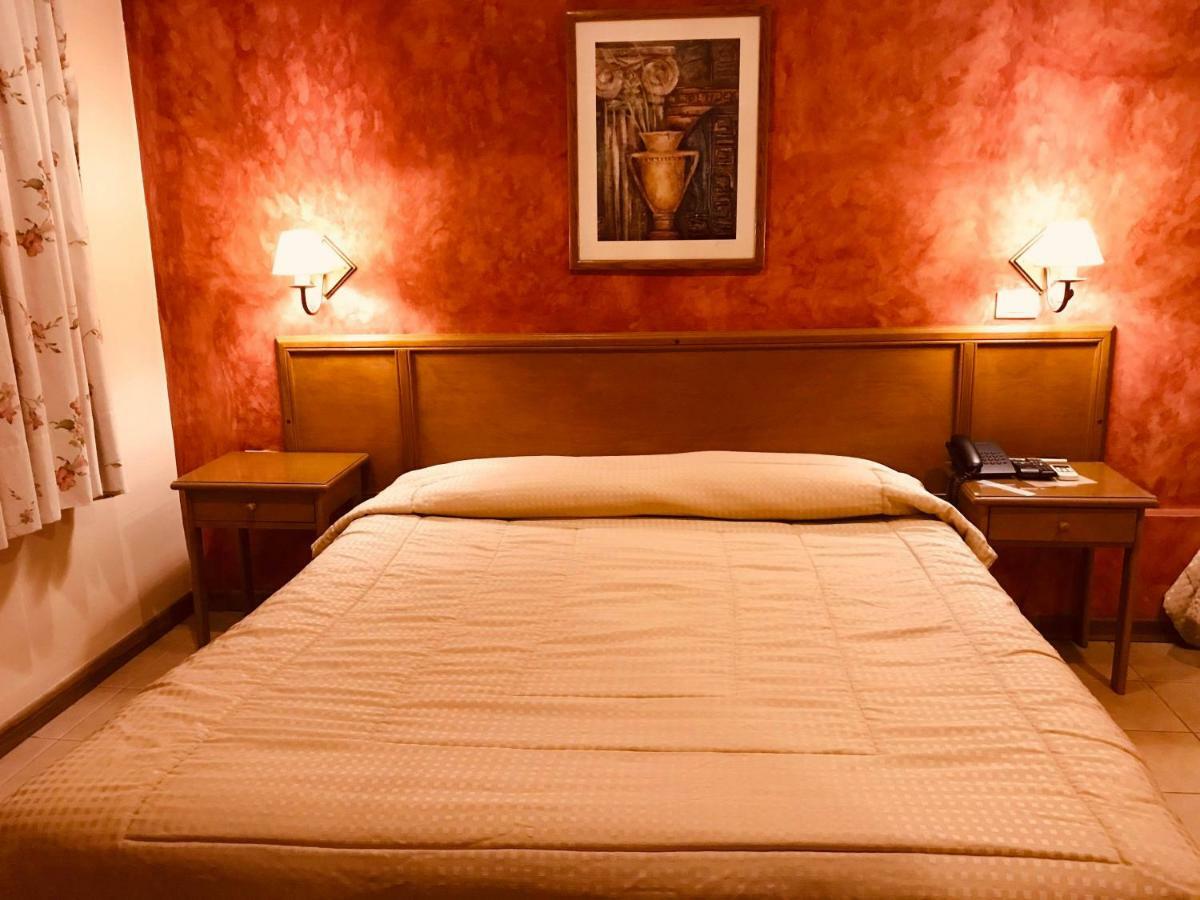 Hotel Bristol Ασουνσιόν Εξωτερικό φωτογραφία